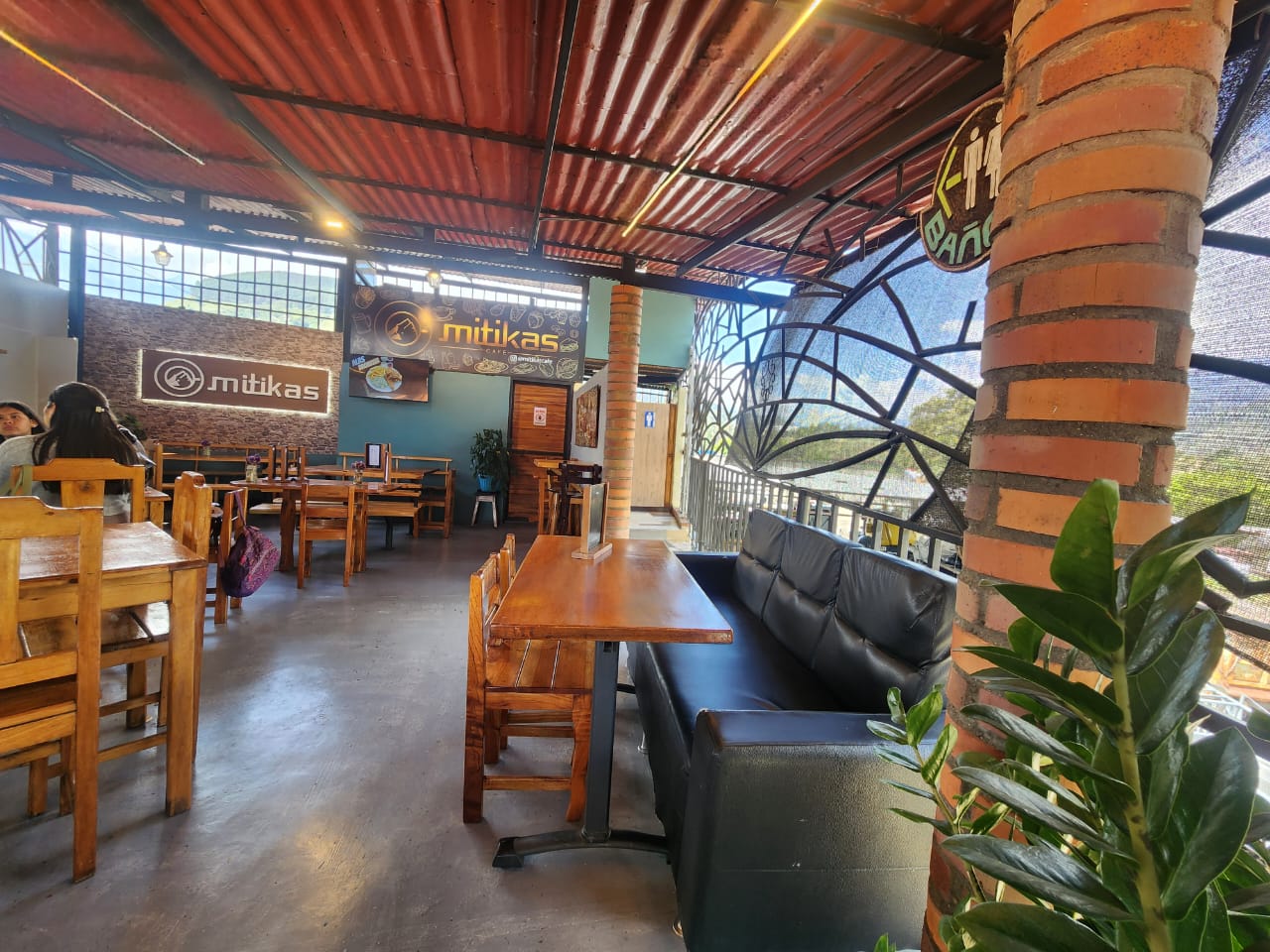 Área de Mesas Interior